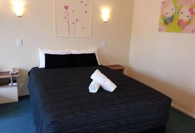 스탠다드 스튜디오, New Castle Motor Lodge