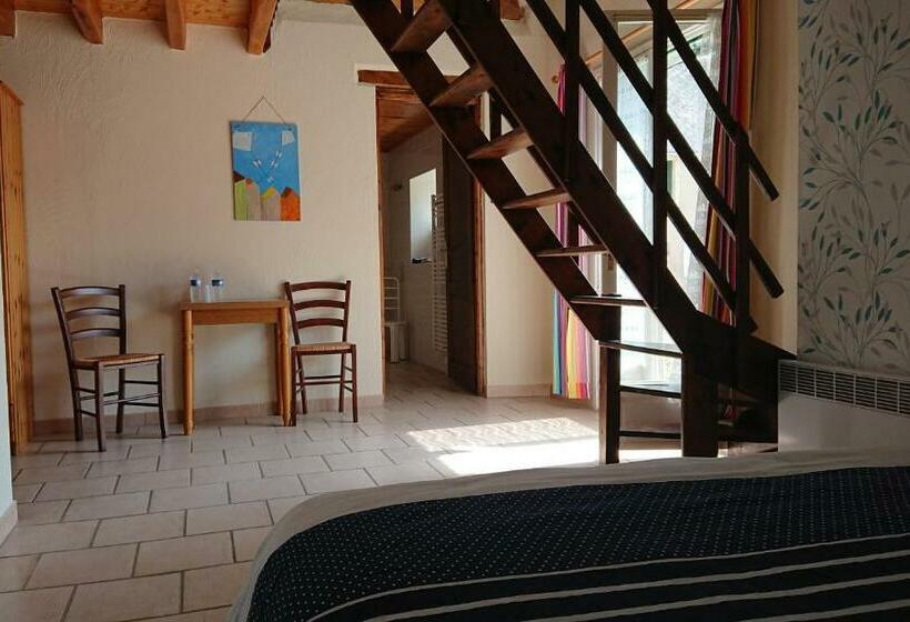 Семейный Номер, Domaine D En Haut