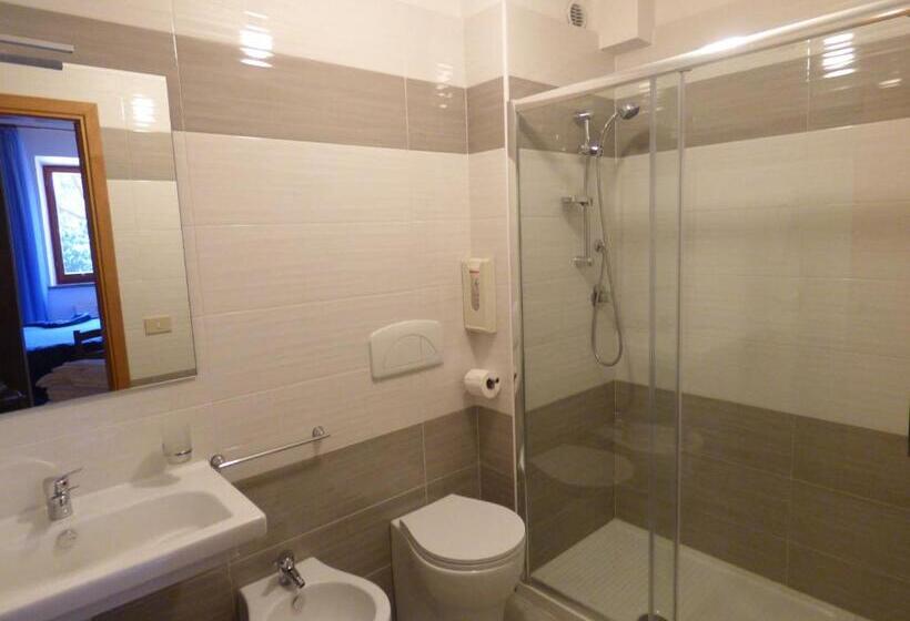 استودیوی استاندارد, Ghiacci Vecchi Residence