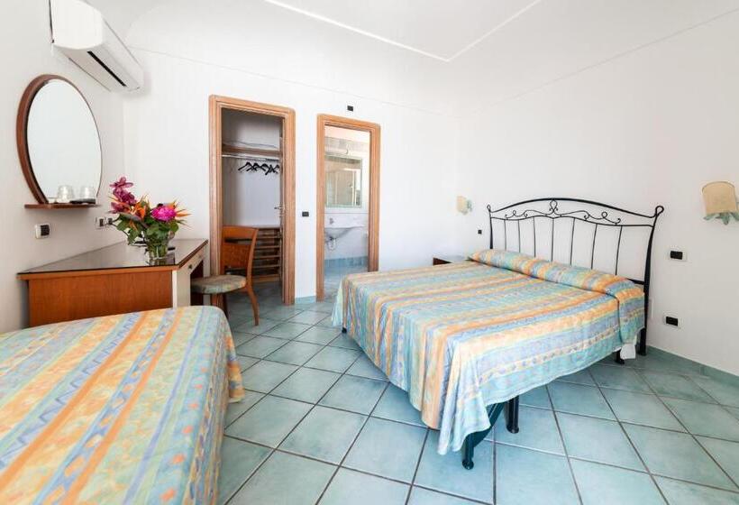Номер Стандарт Трехместный, La Capannina   Hotel & Apartments