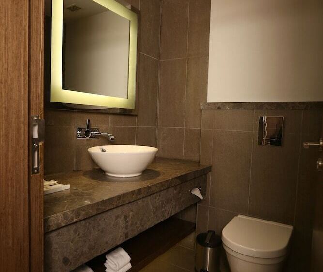 سوییت سوپریور, Novotel New Delhi Aerocity  International Airport