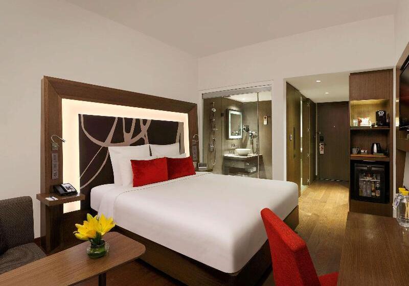 اتاق سوپریور با تخت بزرگ, Novotel New Delhi Aerocity  International Airport