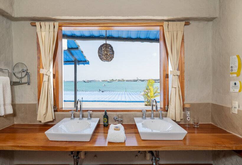 Люкс, Blu Galapagos Sustainable Waterfront Lodge