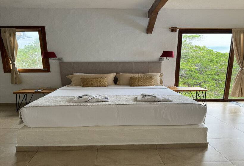 Люкс, Blu Galapagos Sustainable Waterfront Lodge