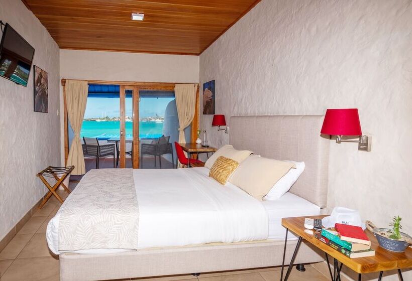 Полулюкс, Blu Galapagos Sustainable Waterfront Lodge