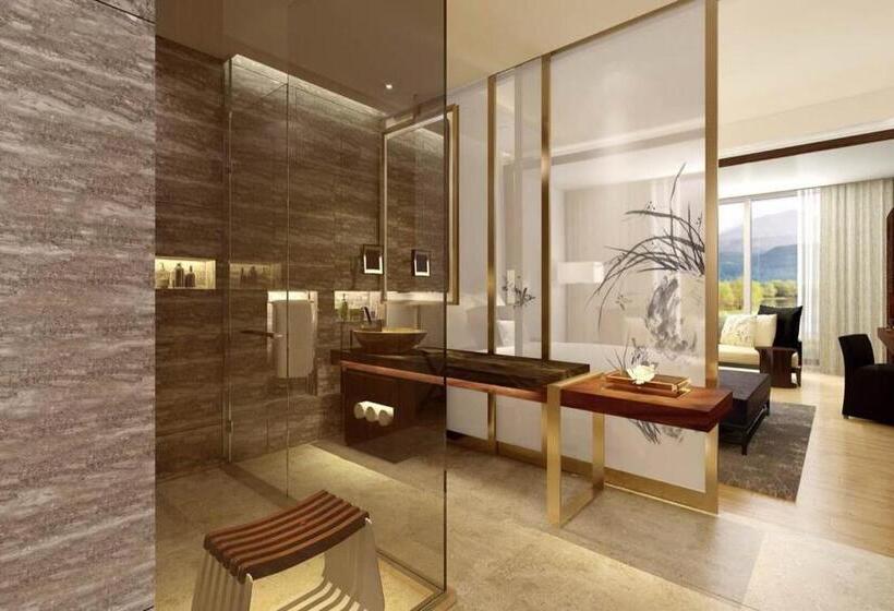 Номер Deluxe, Hualuxe Hotels & Resorts Nanchang High Tech Zone, An Ihg