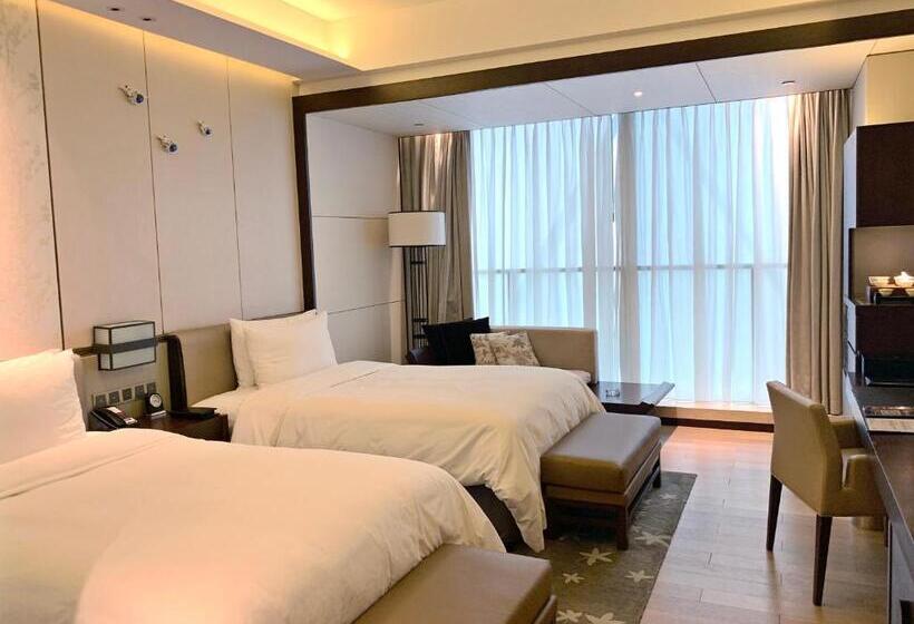 Номер Deluxe, Hualuxe Hotels & Resorts Nanchang High Tech Zone, An Ihg