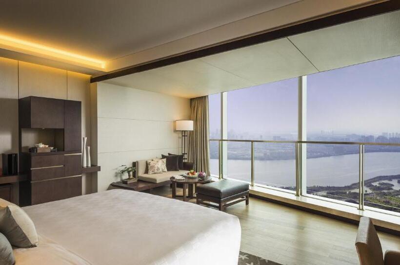 Номер Стандартный с Видом, Hualuxe Hotels & Resorts Nanchang High Tech Zone, An Ihg