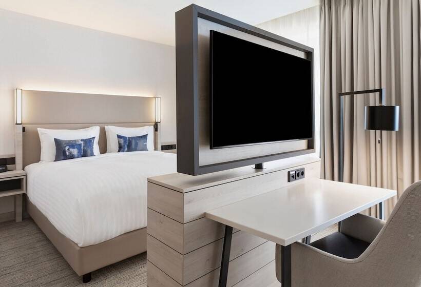 سوییت جونیور با چشم‌انداز دریا, Courtyard By Marriott Batumi