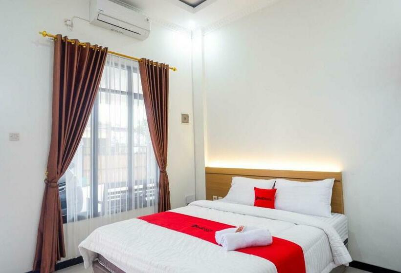 디럭스 룸, Reddoorz Near Terminal Tirtonadi 2