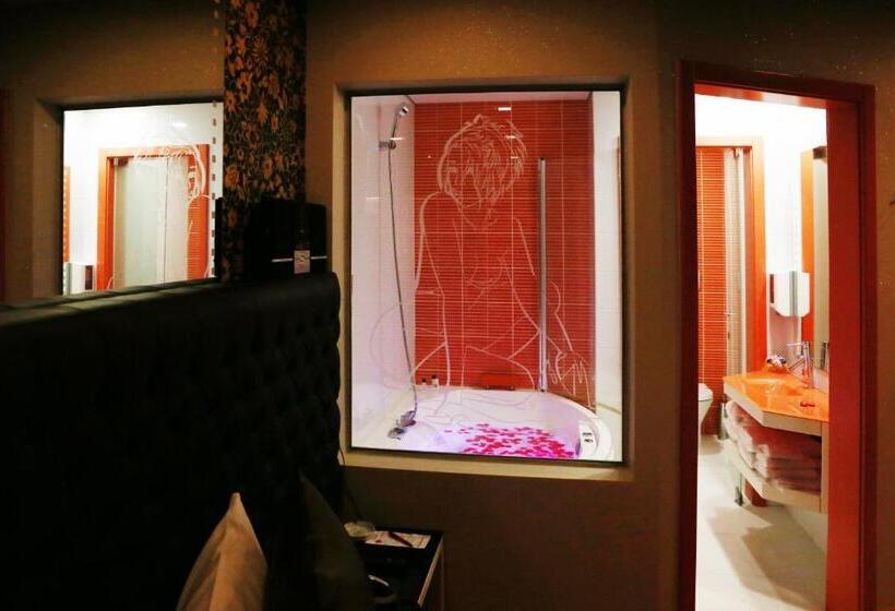 اتاق لوکس, Motel Emoções