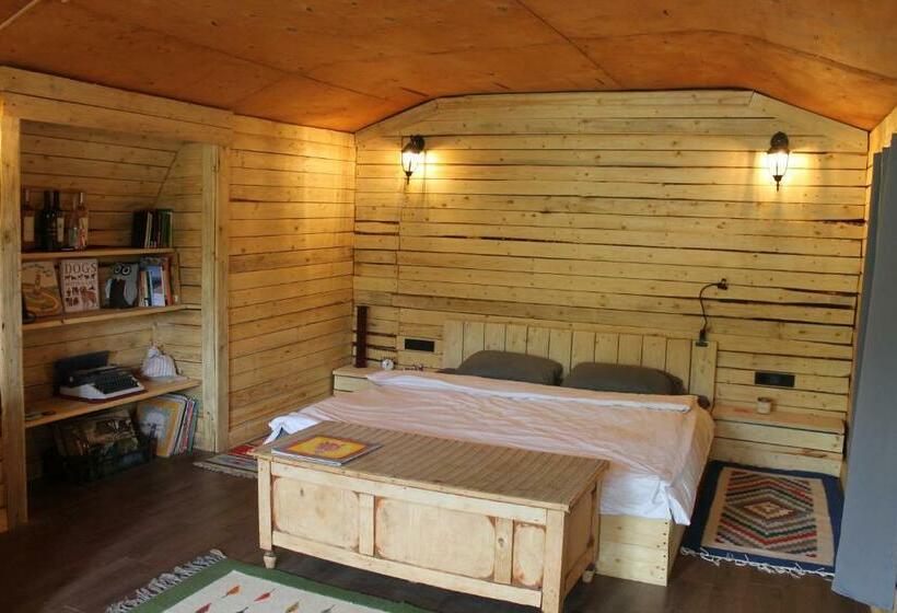 Трехместный Номер Стандарт с Балконом, Kamis Guesthouse