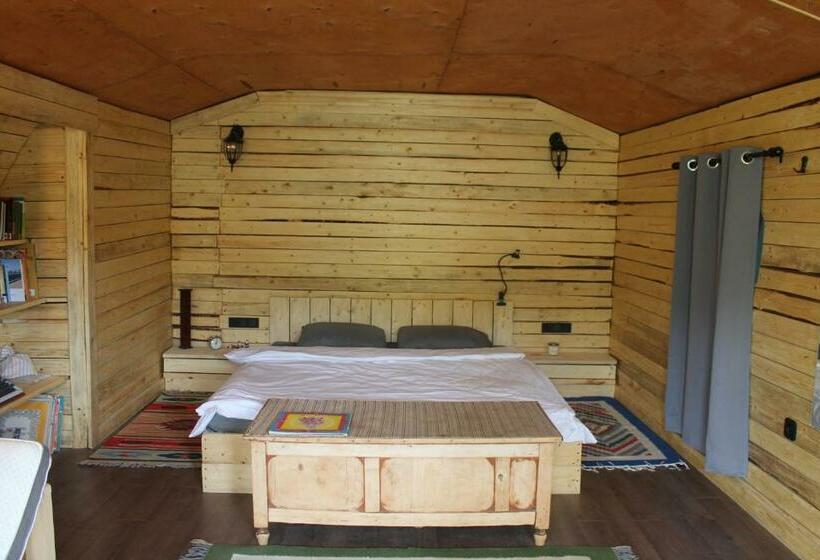 Трехместный Номер Стандарт с Балконом, Kamis Guesthouse