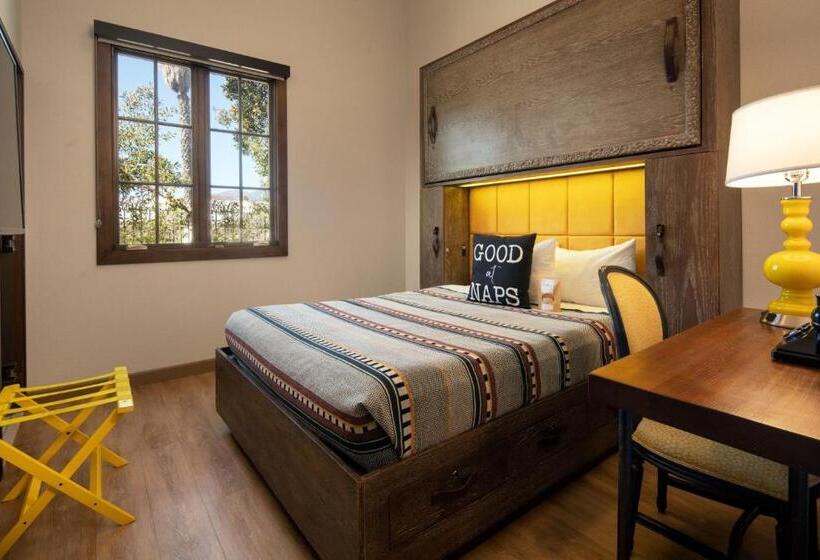 Номер Basic, Moxy Santa Barbara