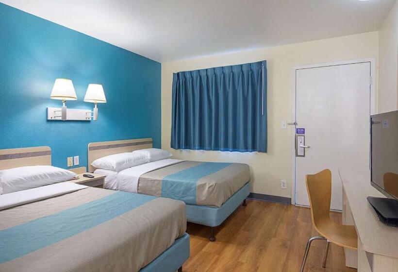 四人标准间, Motel 6 Fredericksburg, Va  North