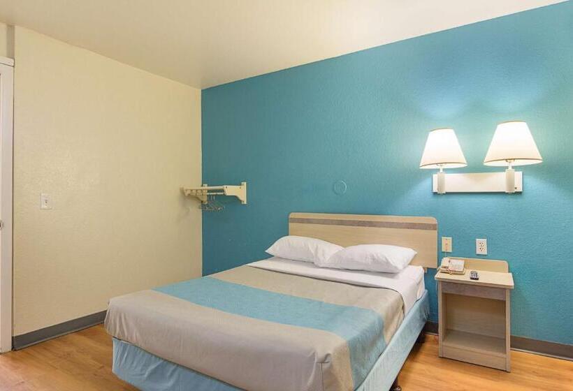 适合残疾人使用的标准间, Motel 6 Fredericksburg, Va  North