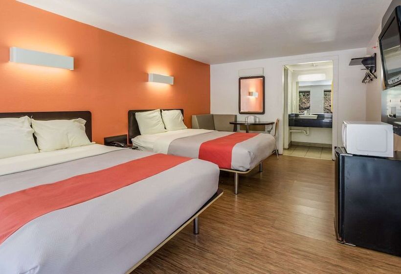 Номер Стандарт 2 Двуспальные Кровати, Rodeway Inn
