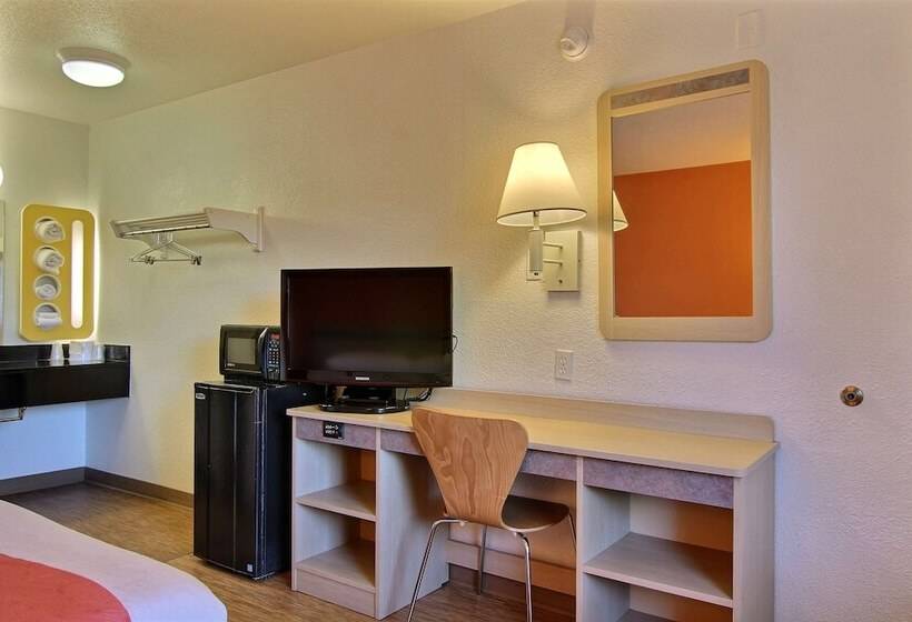디럭스 룸, Motel 6 Bismarck, Nd