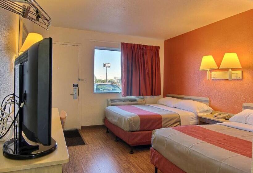 4인용 스탠다드 룸, Motel 6 Bismarck, Nd