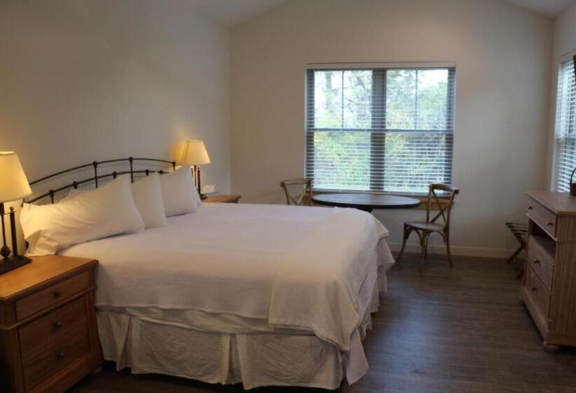 Люкс Deluxe Кровать Кинг, Cedar Creek