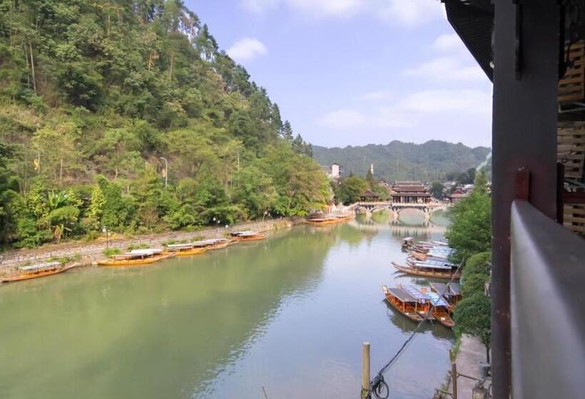 발코니 디럭스 룸, Fenghuang Tujia Ethnic Minority River View