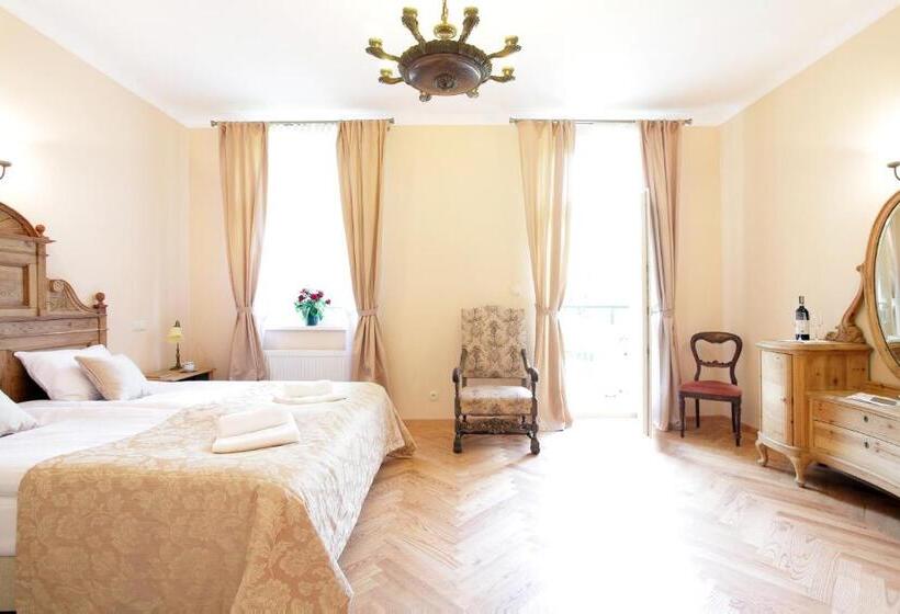 Номер Deluxe с Балконом, Pałac W Dębinie