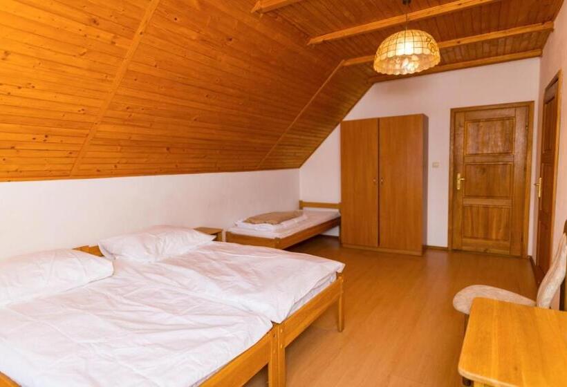 Трехместный Номер Стандарт с Балконом, Wypoczynek Na Kaszubach Przy Jeziorach I Lasach