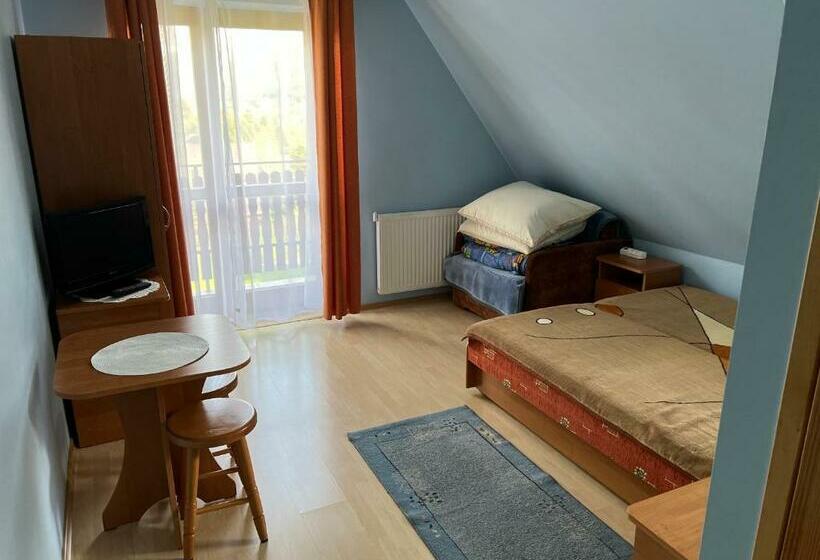 Quarto Triplo Estandar, Willa U Moni