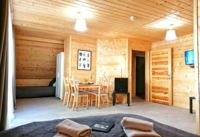 Suite with Balcony, Pokoje I Domki Na Szlaku