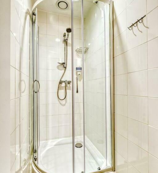 Quarto Estandar Banheiro Compartilhado, Level Rooms