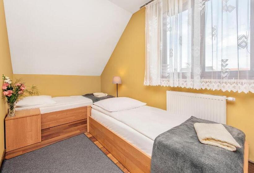 اتاق استاندارد سه تخته با سرویس بهداشتی مشترک, Rysiówka Pokoje Gościnne
