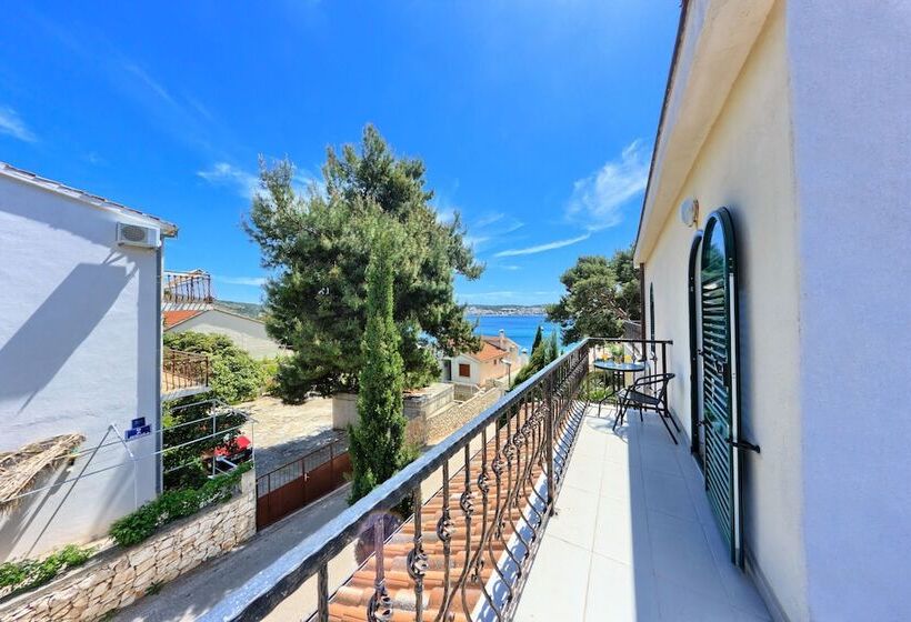 اتاق لوکس با چشم‌انداز دریا, Apartments Ruzmarin