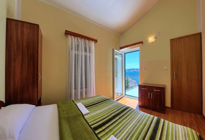 اتاق لوکس با چشم‌انداز دریا, Apartments Ruzmarin
