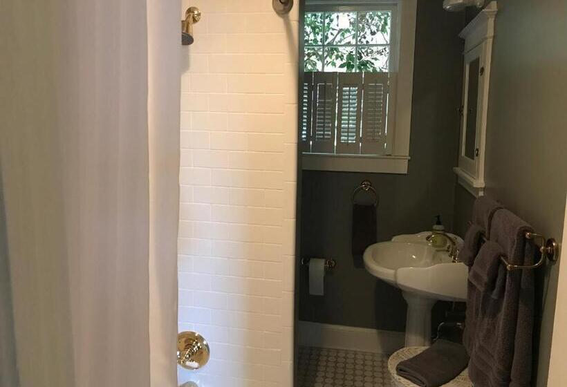 Люкс Superior, Charles Bass House Bed & Breakfast