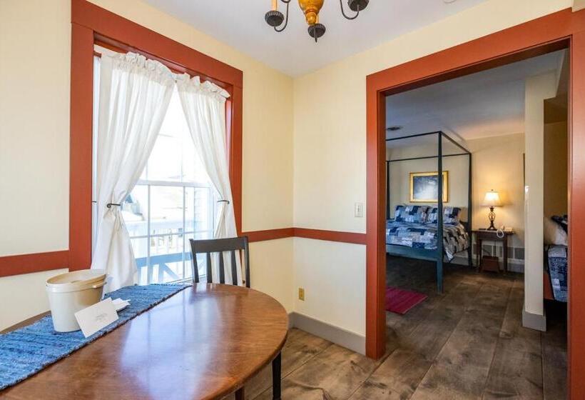 Quarto Triplo Standart, Artists Colony