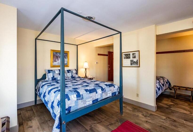 Quarto Triplo Standart, Artists Colony