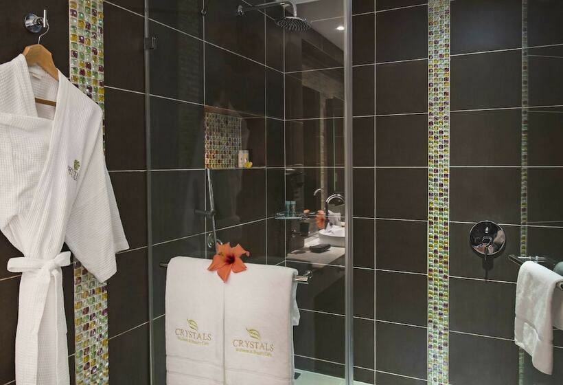 اتاق سوپریور با چشم‌انداز استخر, Crystals Beach Resort Belle Mare, A Member Of Radisson Individuals