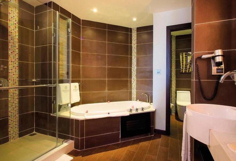 اتاق سوپریور با چشم‌انداز استخر, Crystals Beach Resort Belle Mare, A Member Of Radisson Individuals