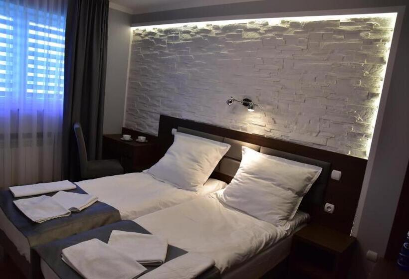 Номер Стандарт, Pokoje Restauracja Lech