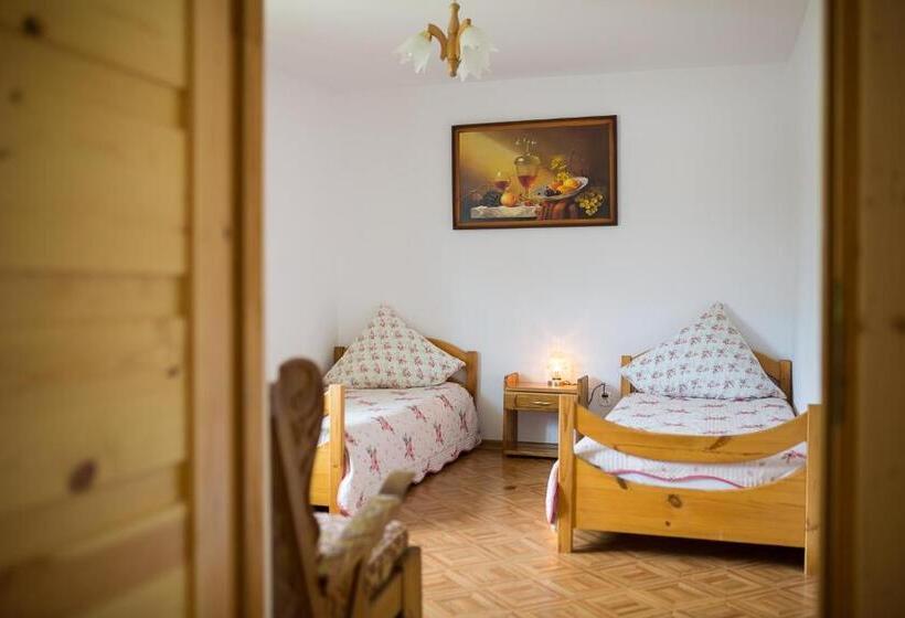 اتاق خانوادگی, Bieszczadzki Krakowiak 575 894 584 Lub 535 595 732