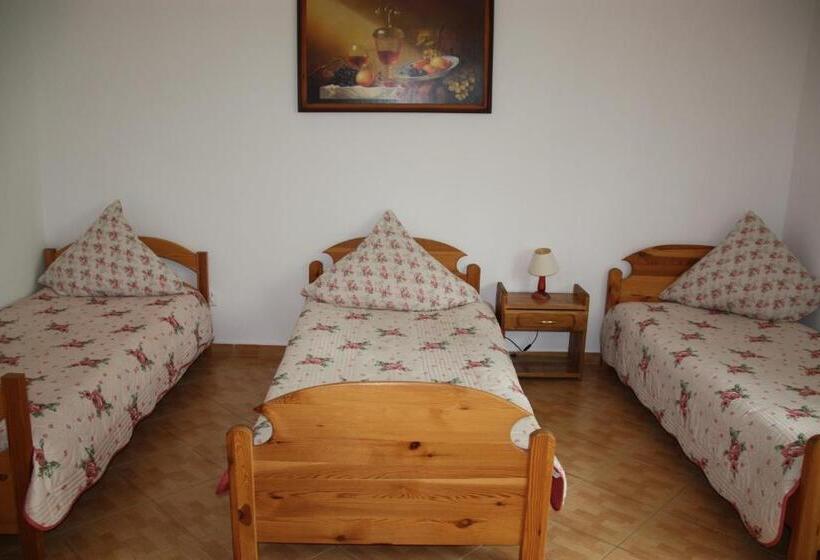 اتاق خانوادگی, Bieszczadzki Krakowiak 575 894 584 Lub 535 595 732