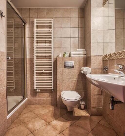 Family Suite, 4 Pory Roku Restauracja I Nocleg