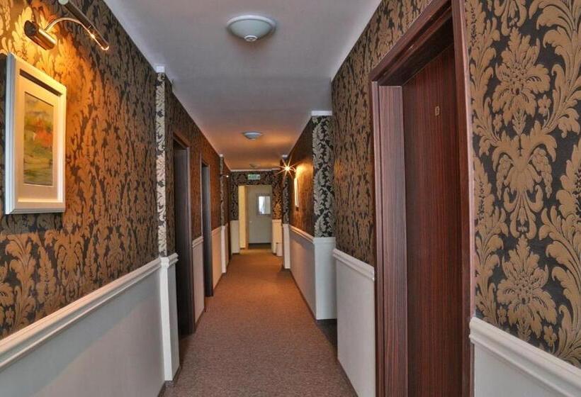 Четырехместный Номер Стандарт с Балконом, Pod Wzgórzem Bed & Breakfast