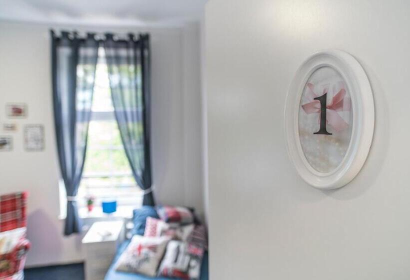 Quarto Triplo Estandar Banheiro Compartilhado, Hostel Night O Clock   Restauracja, Parking I Darmowa Siłownia