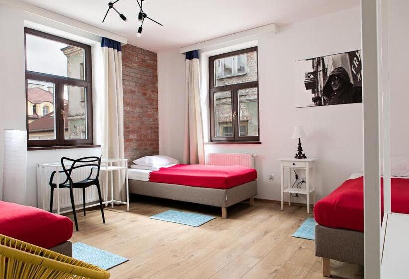 Трехместный Номер Стандарт Совместная Ванная, Hostel Starówka