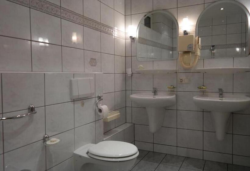 اتاق لوکس, Villamirage