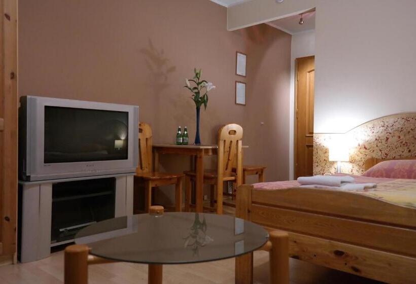اتاق لوکس, Villamirage