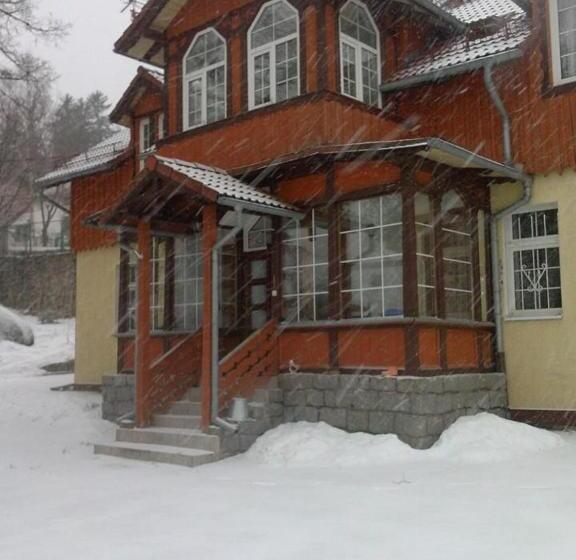Семейный Номер, Gosciniec Poezja