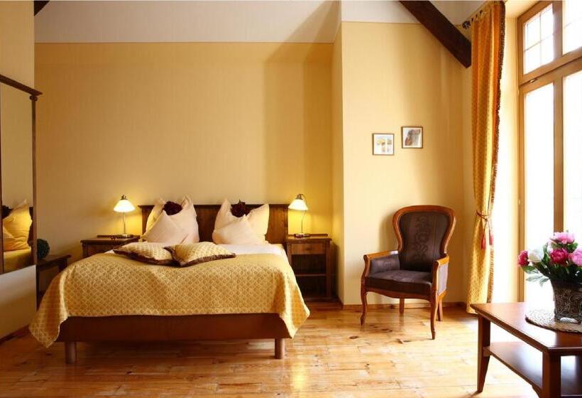 استودیوی لوکس, Oasis Resort & Spa
