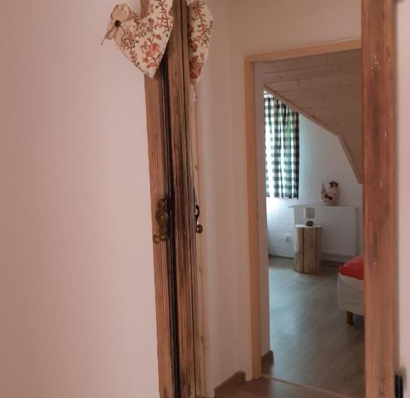 3 Bedroom Suite, Zagroda Berezanka